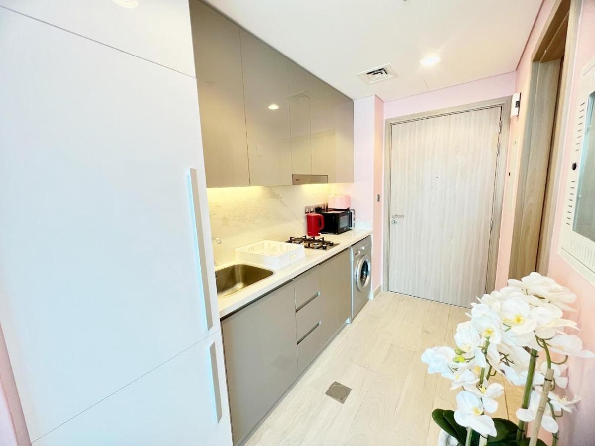 1017 Modern In Prime Location Pool View Dubai